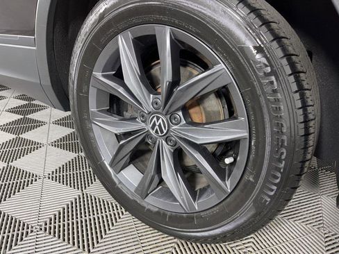 Used 2023 Volkswagen Tiguan SE image 10