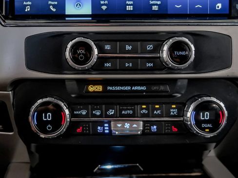 Used 2022 Ford F250 Lariat w/ Lariat Ultimate Package AWD/4WD image 27