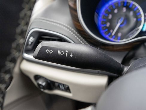 Used 2023 Chrysler Pacifica Limited image 27