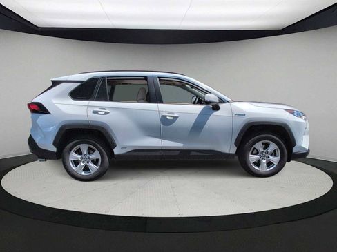 Used 2021 Toyota RAV4 XLE w/ Convenience Package AWD/4WD image 9