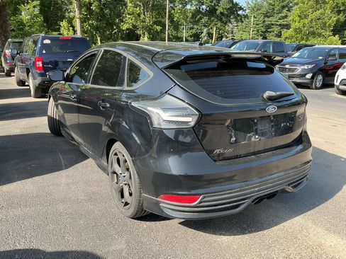 Used 2018 Ford Focus ST FWD image 4