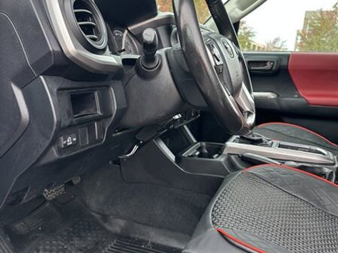 Used 2016 Toyota Tacoma SR5 w/ SR5 Appearance Package (SN) image 13