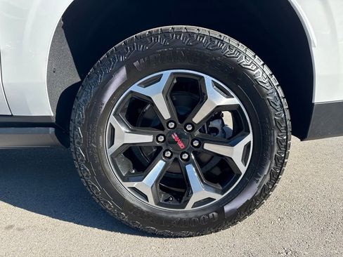 New 2026 GMC Yukon XL AT4 w/ AT4 Premium Package AWD/4WD image 32