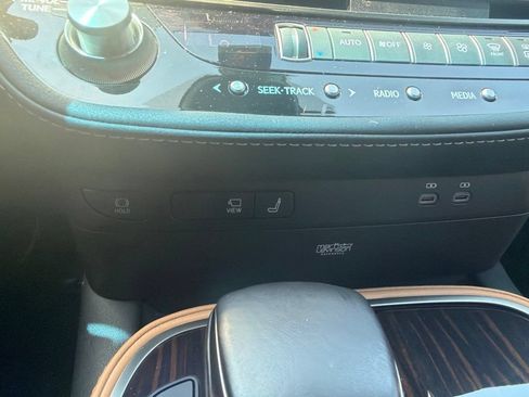 Used 2023 Lexus LS 500 w/ Interior Upgrade Package RWD image 39