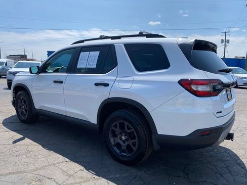 Used 2023 Honda Pilot TrailSport image 8