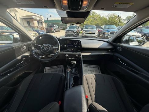 Used 2021 Hyundai Elantra SEL FWD image 20