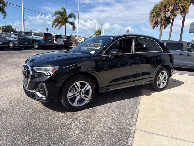 Used 2024 Audi Q3 2.0T Premium w/ Convenience Package AWD/4WD image 4