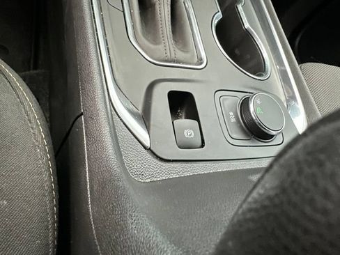 Used 2020 Chevrolet Traverse LT FWD image 36