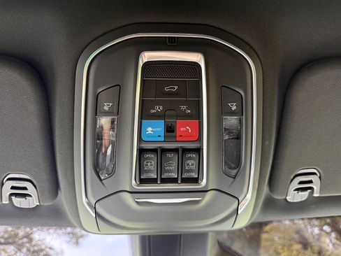 Used 2024 Jeep Wagoneer Series III w/ Premium Group I AWD/4WD image 36