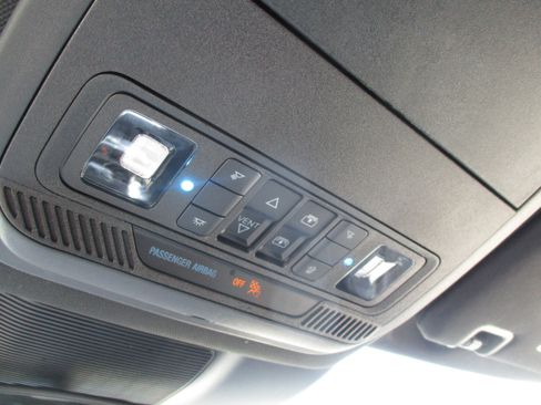 Used 2020 Ford Explorer XLT w/ Equipment Group 202A AWD/4WD image 30
