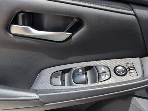 Used 2025 Nissan Sentra SV FWD image 13