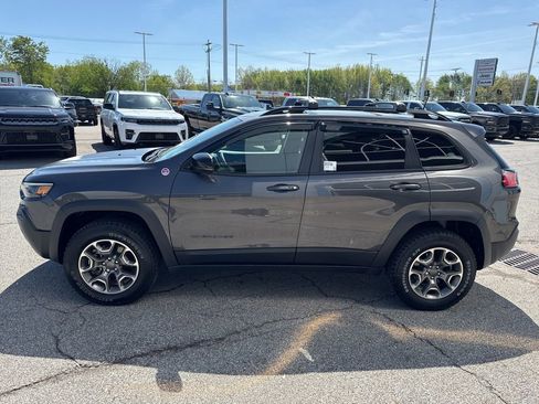 Used 2022 Jeep Cherokee Trailhawk w/ Trailer Tow Group AWD/4WD image 8