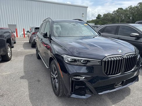 Used 2022 BMW X7 xDrive40i w/ M Sport Package AWD/4WD image 3