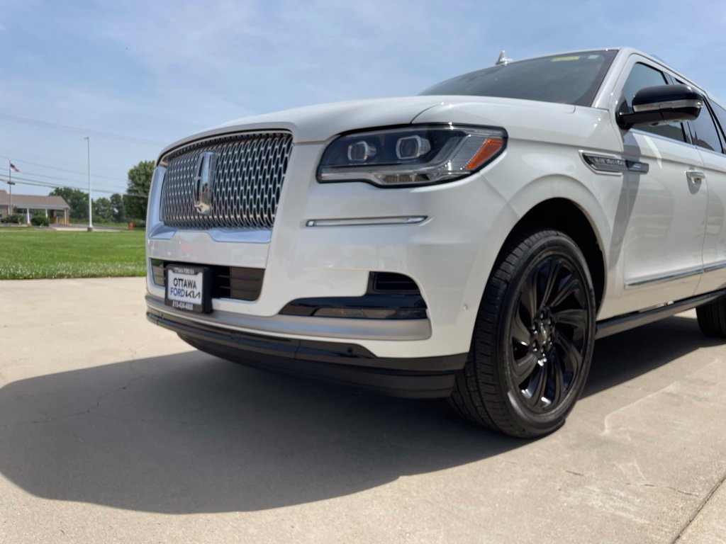 Used 2022 Lincoln Navigator Reserve AWD/4WD image 17