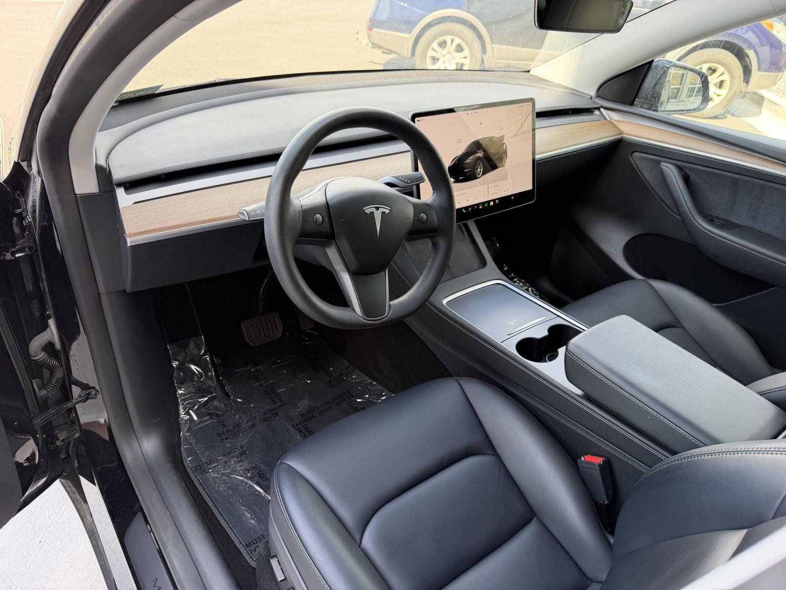 Used 2024 Tesla Model Y 2WD image 13