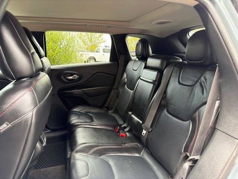 Used 2015 Jeep Cherokee Trailhawk w/ Leather Interior Group AWD/4WD image 21