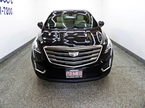 Used 2019 Cadillac XT5 FWD image 2