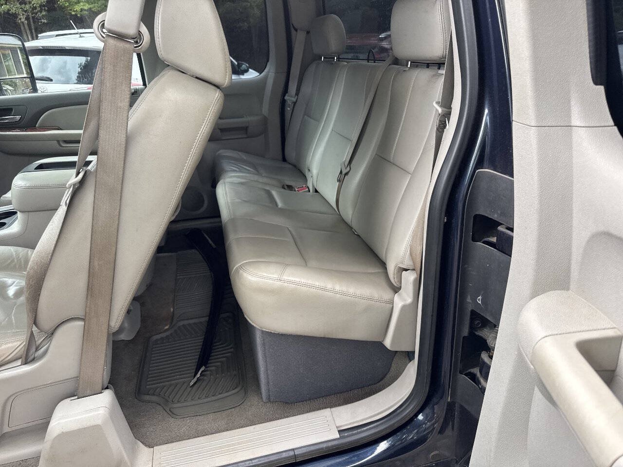 Used 2007 Chevrolet Silverado 2500 LTZ w/ Safety Package AWD/4WD image 18