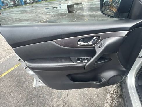 Used 2015 Nissan Rogue SV AWD/4WD image 11