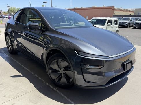 Used 2026 Tesla Model Y 2WD image 6