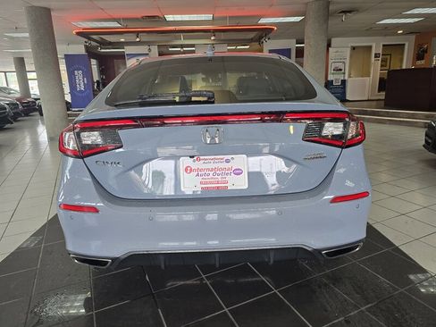 Used 2022 Honda Civic Sport Touring image 5