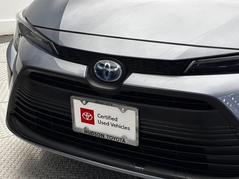 Used 2024 Toyota Corolla LE AWD/4WD image 2