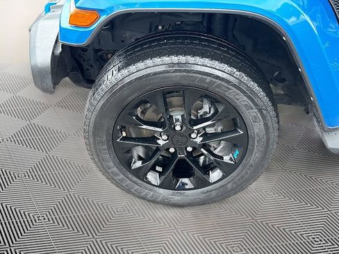 Used 2022 Jeep Wrangler Unlimited Sahara w/ Cold Weather Group AWD/4WD image 35