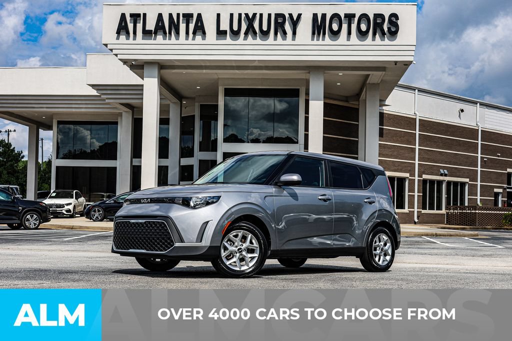 Used 2025 Kia Soul LX w/ LX Technology Package FWD image 2