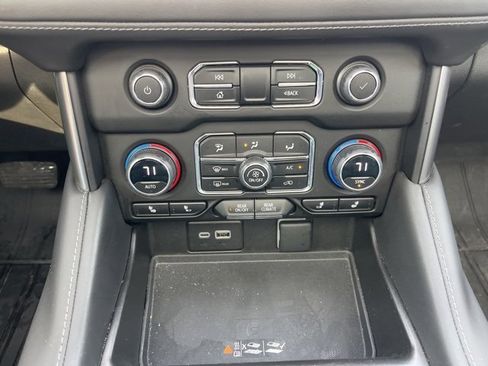 Used 2023 Chevrolet Suburban Z71 w/ Luxury Package image 35