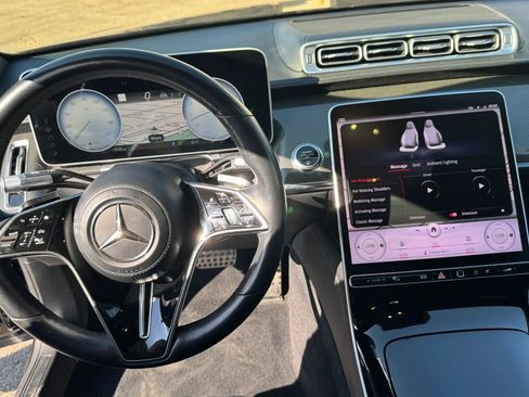 Used 2022 Mercedes-Benz S 580 4MATIC Sedan w/ AMG Line Package image 16