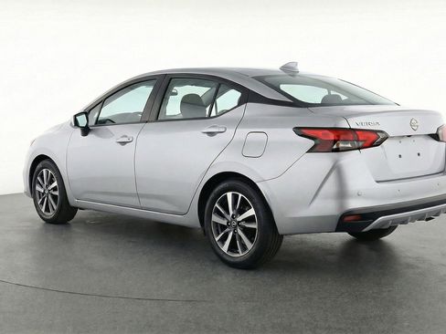 Used 2025 Nissan Versa SV image 6