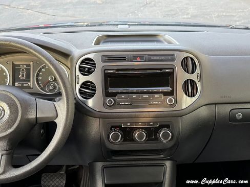 Used 2012 Volkswagen Tiguan S image 18