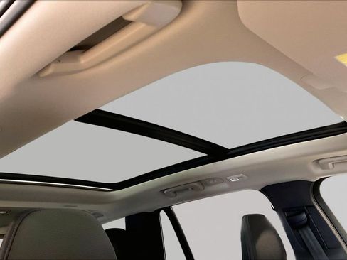 Certified 2025 Volvo XC90 B6 Plus w/ Protection Package AWD/4WD image 29