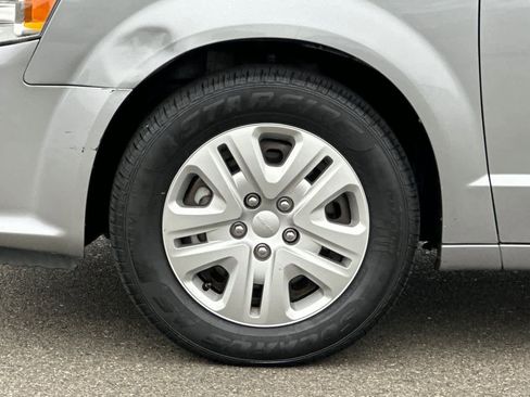 Used 2019 Dodge Grand Caravan SE w/ UConnect Hands-Free Group image 30