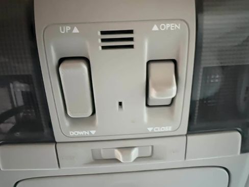 Used 2010 Subaru Outback 2.5i Limited w/ Popular Equipment Group 1B image 12