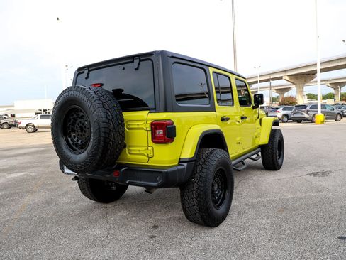 Used 2022 Jeep Wrangler Unlimited Sahara w/ LED Lighting Group AWD/4WD image 8