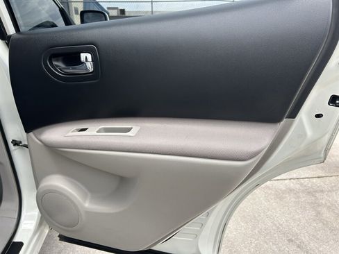 Used 2009 Nissan Rogue SL w/ Premium Pkg FWD image 32