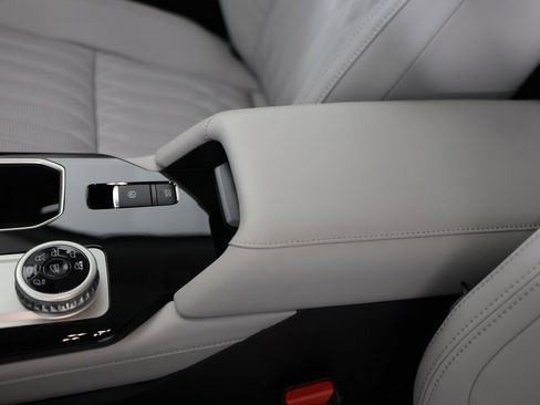 Used 2025 Mitsubishi Outlander AWD image 40