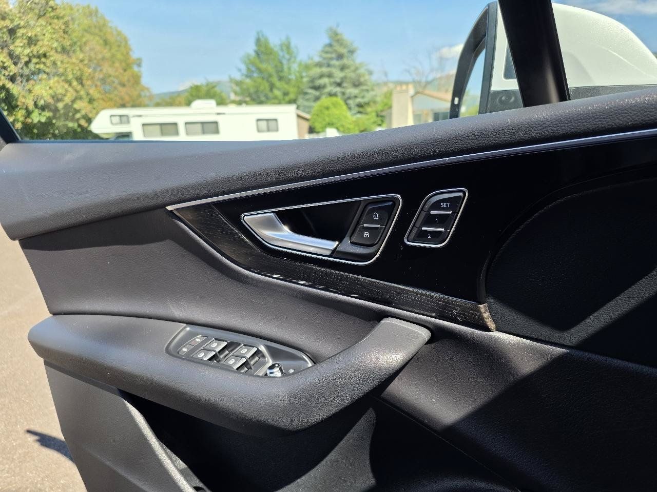 Used 2017 Audi Q7 3.0T Prestige AWD/4WD image 19