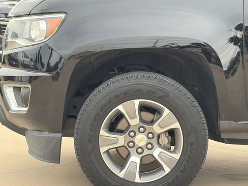 Used 2018 Chevrolet Colorado Z71 AWD/4WD image 5