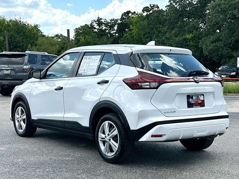 Used 2022 Nissan Kicks S FWD image 13