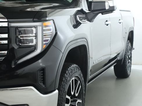 Used 2023 GMC Sierra 1500 SLT w/ SLT Premium Package AWD/4WD image 4