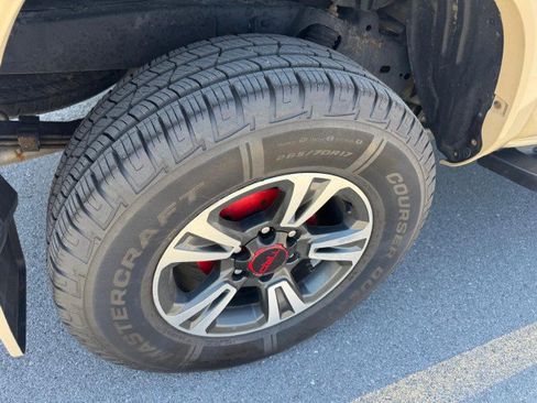 Used 2020 Toyota Tacoma TRD Sport w/ TRD Premium Sport Package AWD/4WD image 28