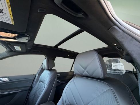 Used 2026 BMW X7 xDrive40i w/ Premium Package image 18