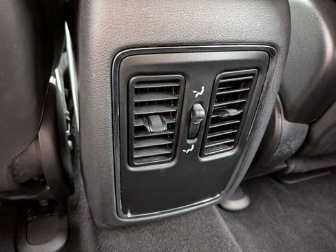 Used 2019 Jeep Grand Cherokee Laredo w/ Laredo X Package AWD/4WD image 17