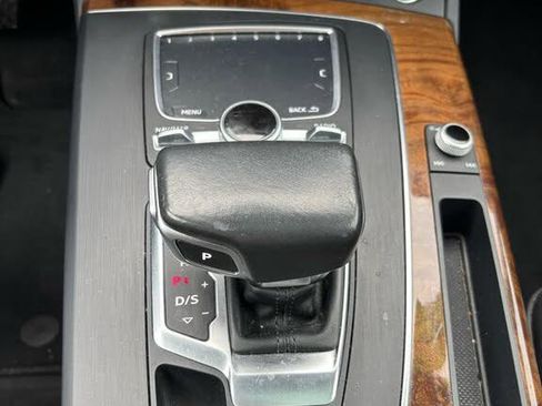 Used 2018 Audi Q5 2.0T Premium Plus w/ Premium Plus Package AWD/4WD image 10