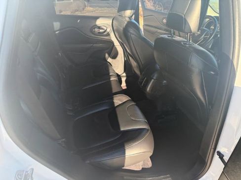 Used 2017 Jeep Cherokee Limited AWD/4WD image 16