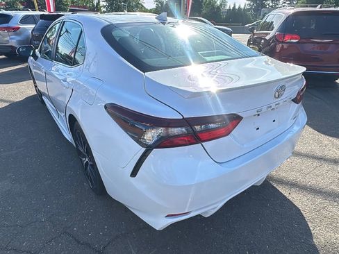 Used 2021 Toyota Camry SE FWD image 7