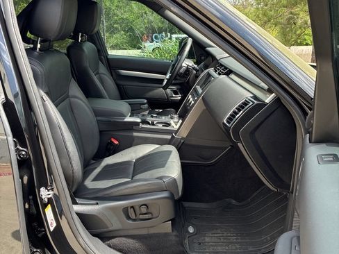 Used 2020 Land Rover Discovery Landmark AWD/4WD image 6