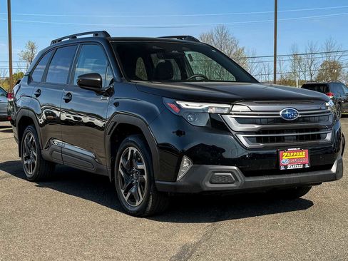 Certified 2025 Subaru Forester Premium AWD/4WD image 1